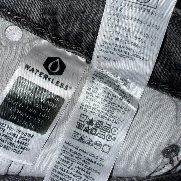 Levi’s Women’s 501 High Rise Denim Shorts Button Fly Size 28 - Picture 6 of 6